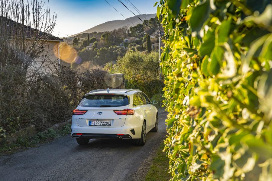  Kia Ceed Sportswagon PHEV 2019 года  (WW) (фото 29 из 42)